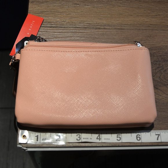 NWT Kelly & Katie Wristlet - Picture 5 of 8